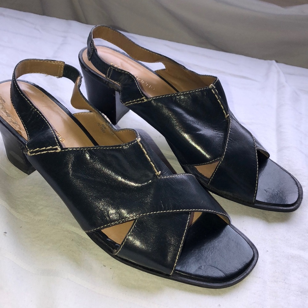 Liz Claiborne navy sandals with stretch strap